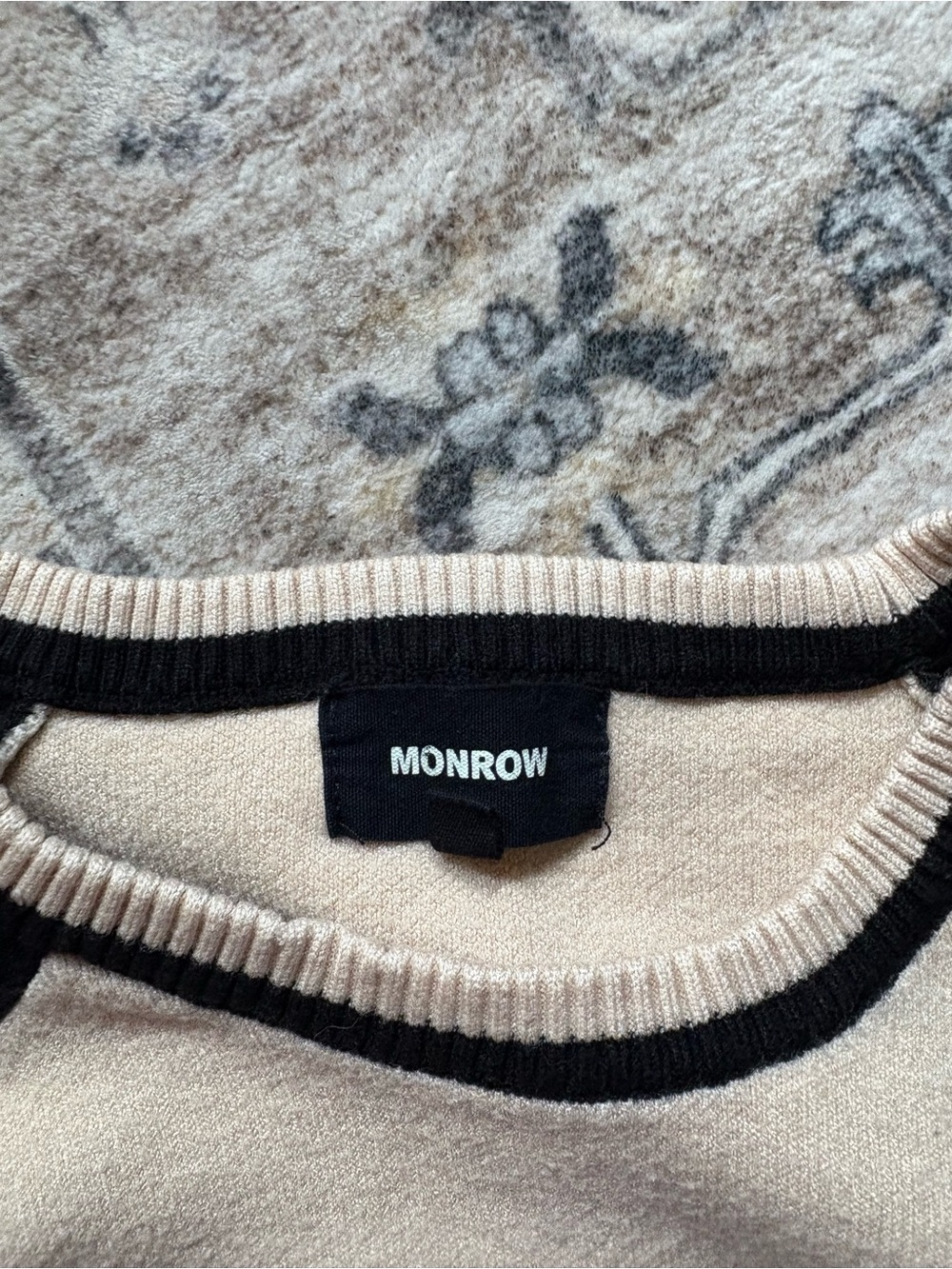 Revolve MONROW Crew Neck Beige Black Colorblock Raglan Sweater Small Soft sz M - Picture 3 of 7